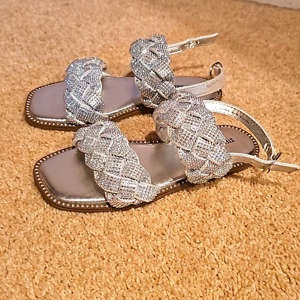 Little girl's sandals